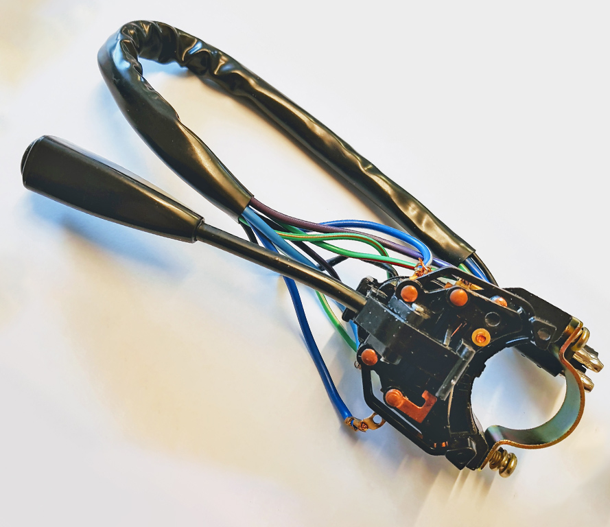 MGB/ MGB GT/ Midget Indicator Stalk/ Horn Push (1970-1971) BHA4948