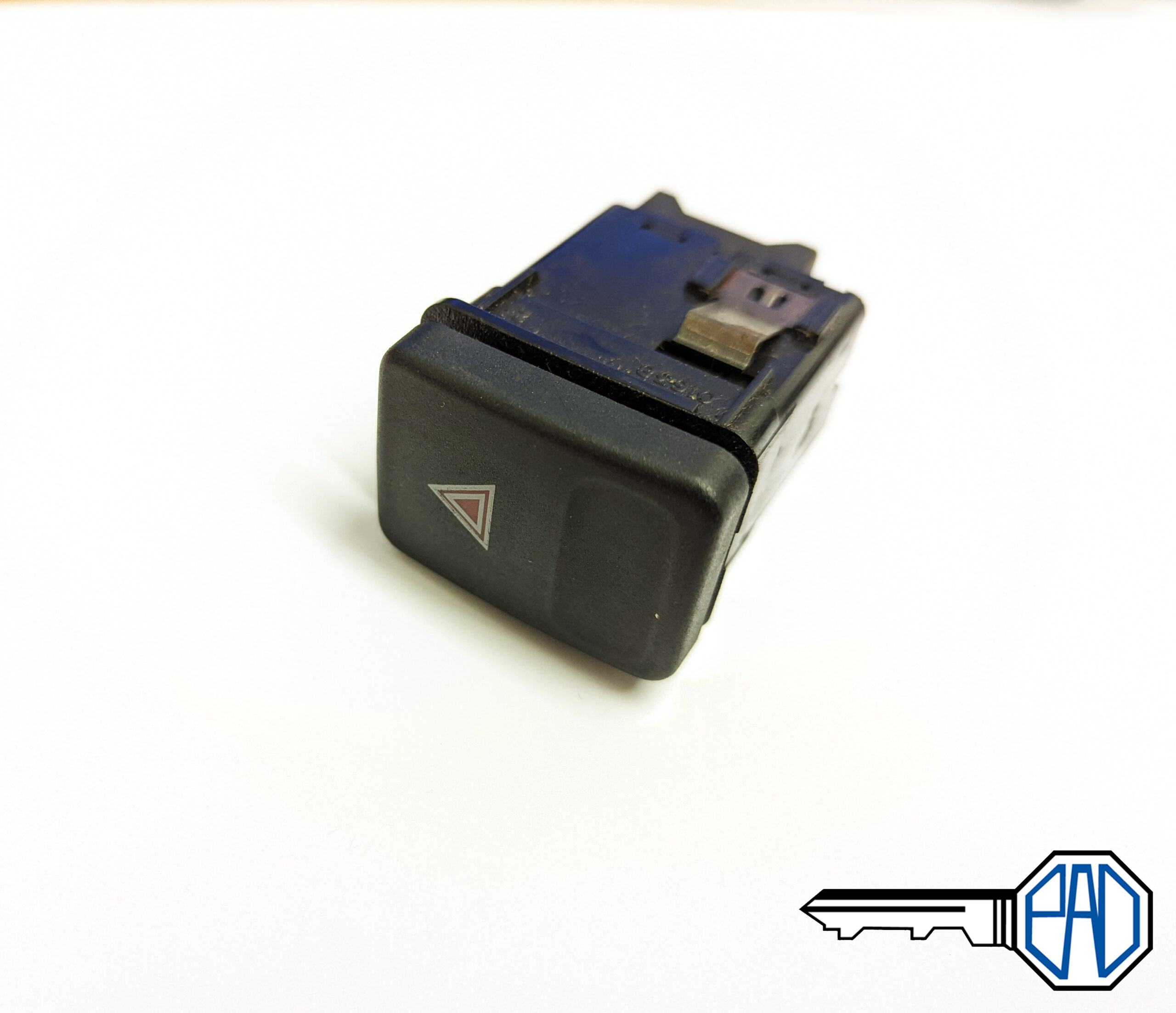 MG MGF, MG TF, MG ZR Hazard Warning Light Switch - YUG101900 - Image 3
