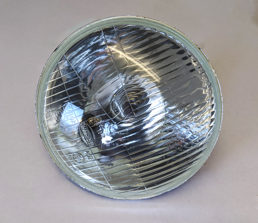 MGB/ MGB GT/ Midget 7" H4 Halogen Headlamp/ Domed Type (With Pilot) - Inc Bulb - RHD